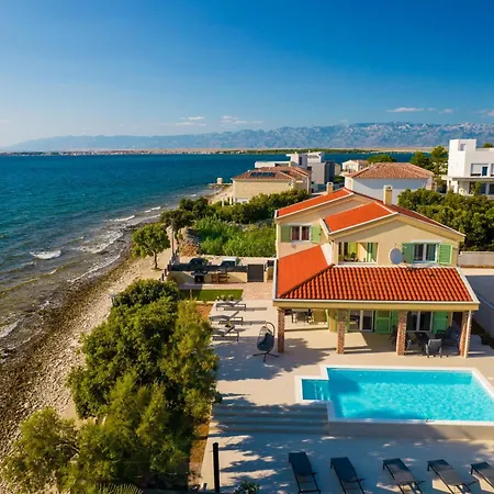 Front With Heated Pool, Jacuzzi, Fantastic View, The Sound Of The Waves - By Traveler Tourist Agency Krk Id 2404 Willa Privlaka (Zadar)