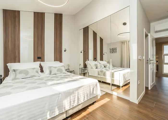 Front With Heated Pool, Jacuzzi, Fantastic View, The Sound Of The Waves - By Traveler Tourist Agency Krk Id 2404 Willa Privlaka (Zadar)