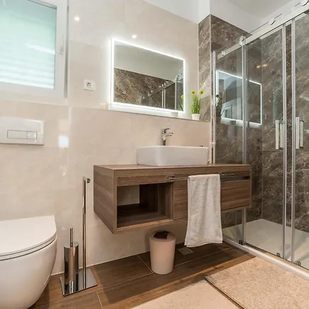 Front With Heated Pool, Jacuzzi, Fantastic View, The Sound Of The Waves - By Traveler Tourist Agency Krk Id 2404 ヴィラ *