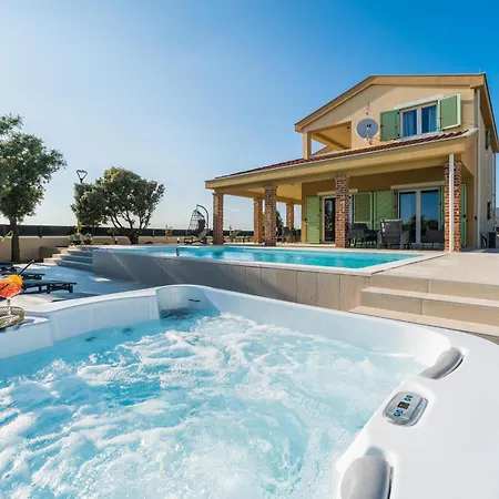 Front With Heated Pool, Jacuzzi, Fantastic View, The Sound Of The Waves - By Traveler Tourist Agency Krk Id 2404 * プリヴラカ